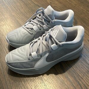 Nike- Zoom Freak 5 TB wolf grey/white